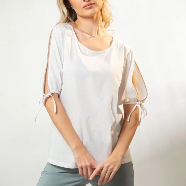 ΜΠΛΟΥΖΑ ΜΕ ΤΡΕΣΑ ΣΤΡΑΣ ΚΑΙ ΔΕΣΙΜΟ ΣΤΟ ΜΑΝΙΚΙ Άσπρο