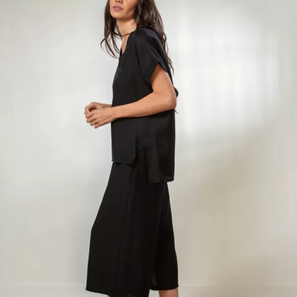 ΜΠΛΟΥΖΑ VE ΜΕ ΑΝΟΙΓΜΑΤΑ Μαύρο