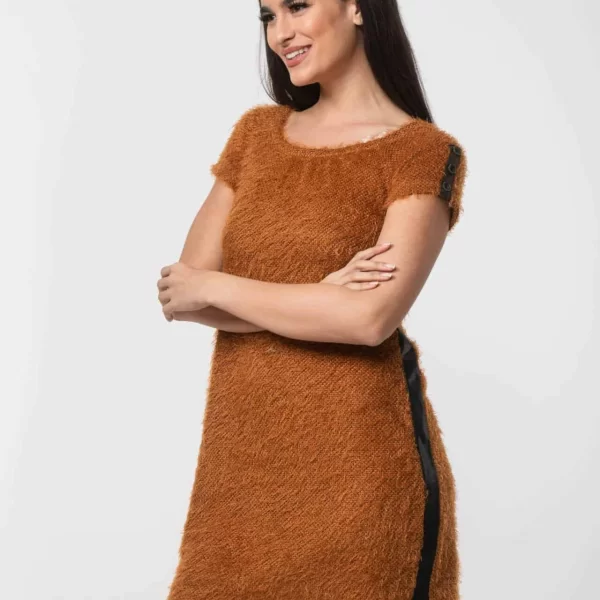 ΦΟΡΕΜΑ ΜΕ ΔΕΡΜΑΤΙΝΗ ΦΑΣΑ ΚΑΙ ΚΟΥΜΠΙΑ Κανελί