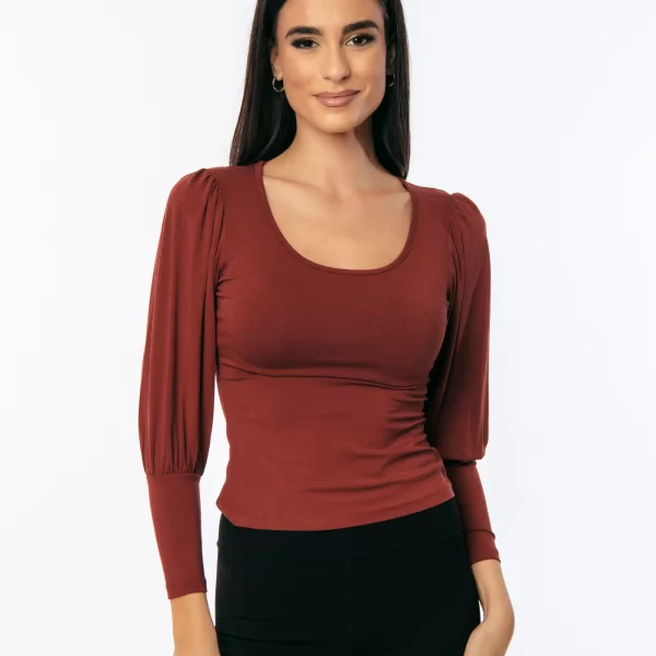 ΜΠΛΟΥΖΑ ΜΕ ΠΙΕΤΕΣ ΣΤΟΥΣ ΩΜΟΥΣ Κανελί