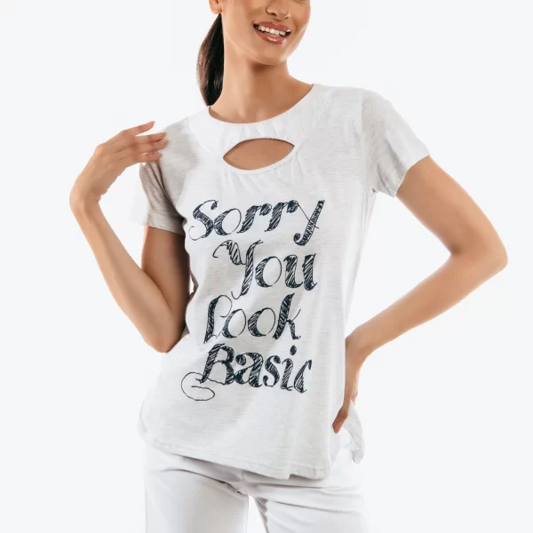 Boutique ΜΠΛΟΥΖΑ ΚΟΝΤΟΜΑΝΙΚΗ ΡΙΓΕ ΜΕ ΤΥΠΩΜΑ Ασπρο