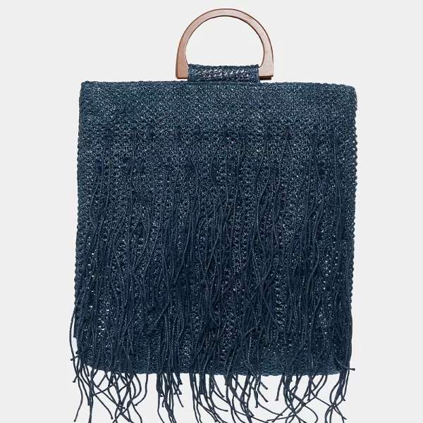 Straw bag with fringes in navy blue Μπλε
