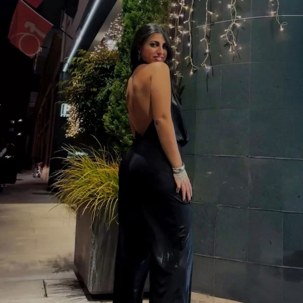 ΟΛΟΣΩΜΗ ΦΟΡΜΑ ΜΕ ΑΝΟΙΧΤΗ ΠΛΑΤΗ Μαύρο