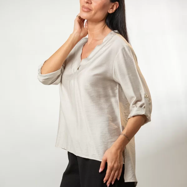 DRESS UP ΜΠΛΟΥΖΑ VE ΜΕ ΓΥΡΙΣΤΟ ΜΑΝΙΚΙ ΚΑΙ ΔΙΑΚΟΣΜΗΤΙΚΑ ΚΟΥΜΠΙΑ ΣΤΗΝ ΠΛΑΤΗ Εκρού