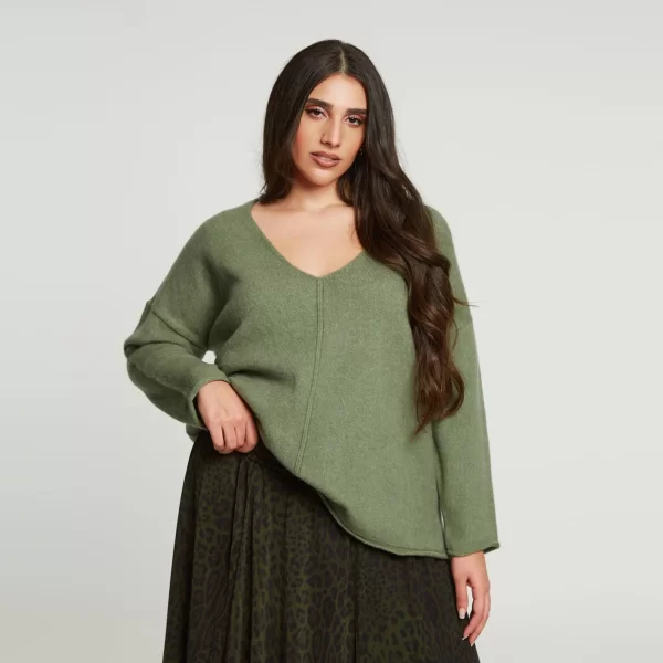 Πλεκτή μπλούζα με V-λαιμόκοψη και χαλαρή γραμμή