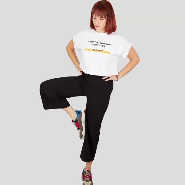 Γυναικείο crop top με γράμματα στο μπροστινό μέρος