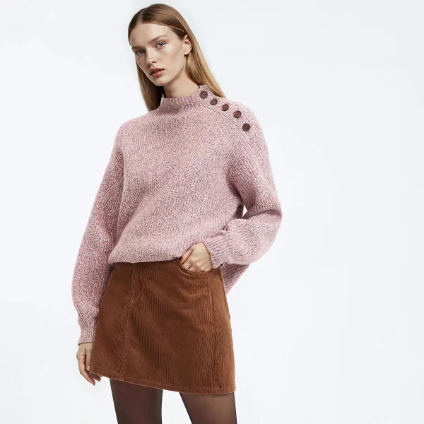 Πουλόβερ με ψηλό λαιμό και κουμπιά