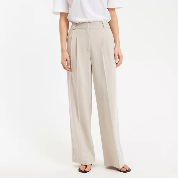 Φαρδύ παντελόνι με πένσες