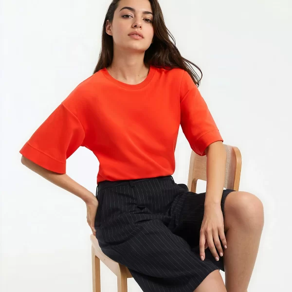 Μπλούζα σε loose γραμμή