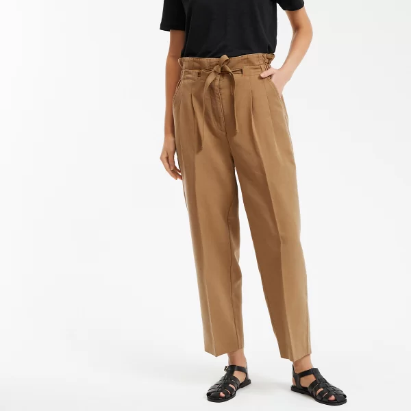 Ψηλόμεσο παντελόνι με μπατζάκια που στενεύουν στη βάση