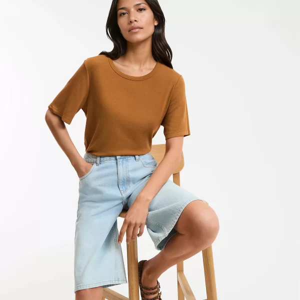 Κοντομάνικη μπλούζα με στρογγυλή λαιμόκοψη