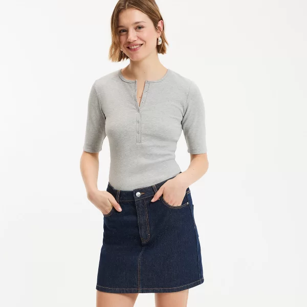 Κοντομάνικο μπλουζάκι με γιακά tunisien