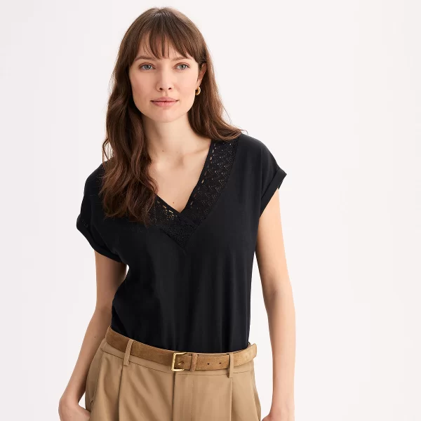 Κοντομάνικη μπλούζα με V και λεπτομέρεια από δαντέλα