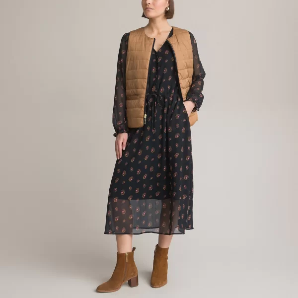 Εμπριμέ μακρύ φόρεμα σε εβαζέ γραμμή