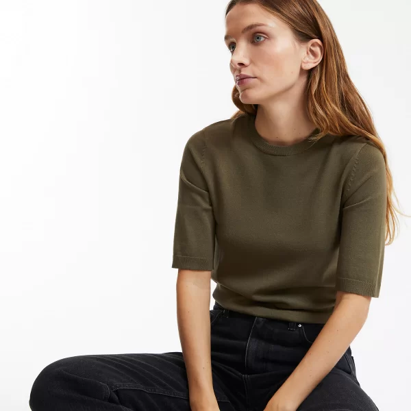 Κοντομάνικο πλεκτό με στρογγυλή λαιμόκοψη