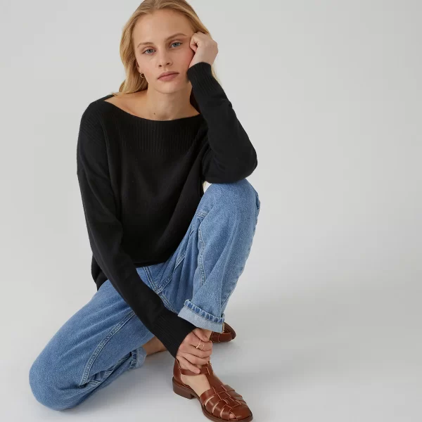 Λεπτό πλεκτό με λαιμόκοψη χαμόγελο από κασμίρι