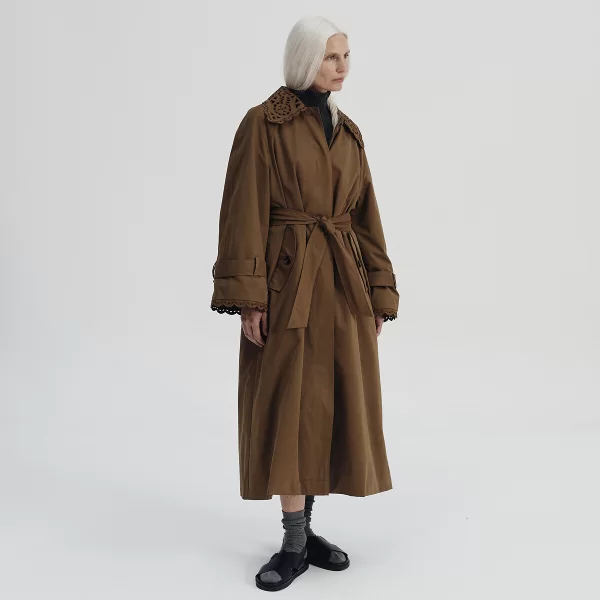 Μακριά καμπαρντίνα με ζώνη και κουμπώματα