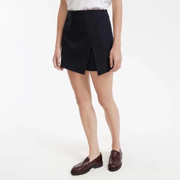 Φούστα-σορτς με λεπτές ρίγες