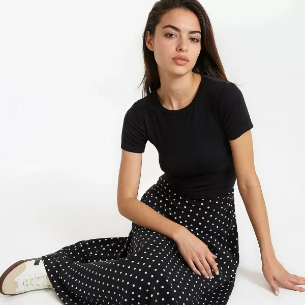 Κοντομάνικο μπλουζάκι με στρογγυλή λαιμόκοψη