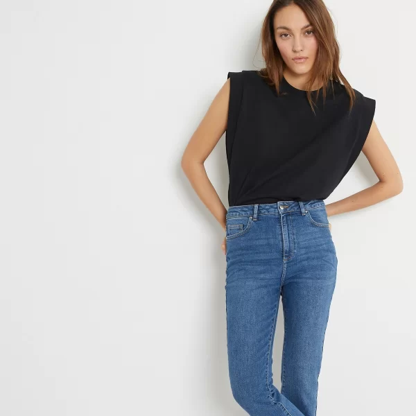 Αμάνικη μπλούζα με στρογγυλή λαιμόκοψη