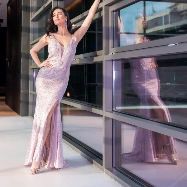 ΦΟΡΕΜΑ ΓΟΡΓΟΝΕ ΜΕ ΚΕΝΤΗΜΕΝΕΣ ΠΕΤΡΕΣ ΡΟΖ