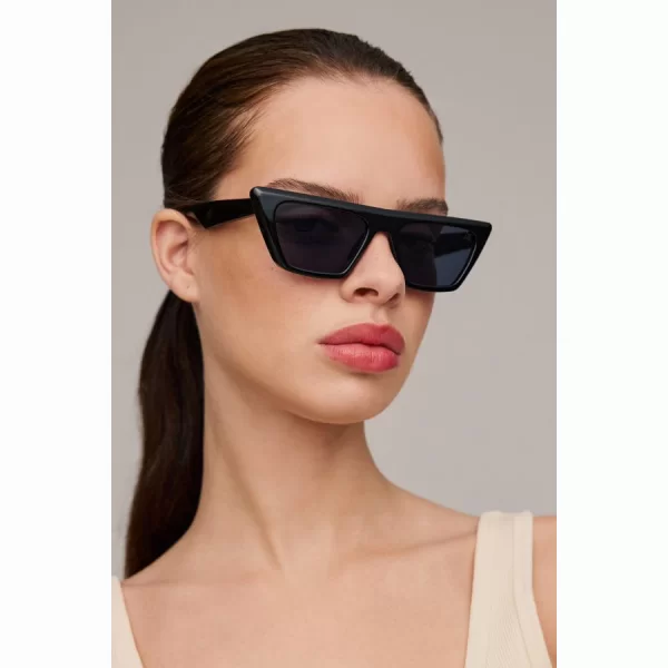 AV Sunglasses – Sarina Black