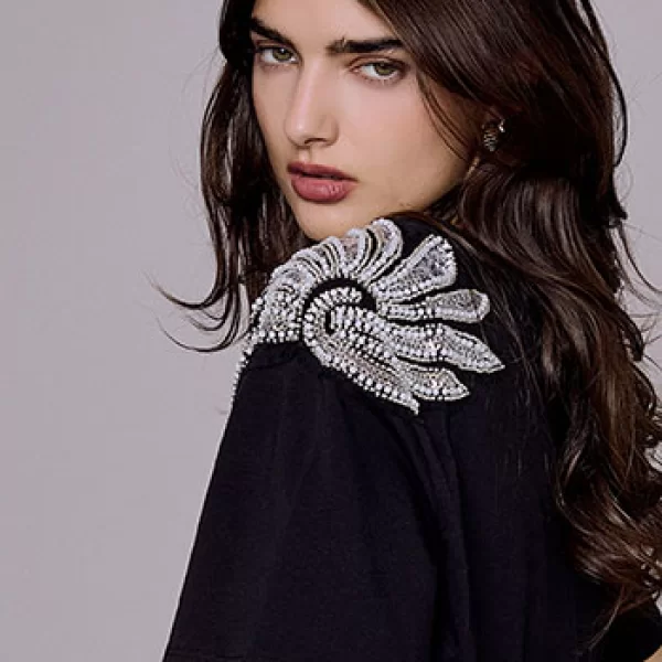 T-shirt με παγιέτες και πέρλες SQ7642.4067+2