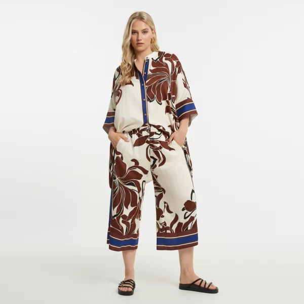 Εμπριμέ cropped παντελόνα βισκόζη