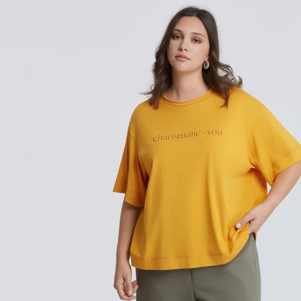 Βαμβακερό boxy t-shirt με logo “charismatic you”