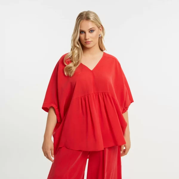 Αέρινη μπλούζα από modal με V-λαιμόκοψη