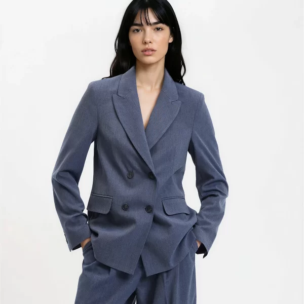 Μακρύ σταυρωτό σακάκι σε φαρδιά γραμμή