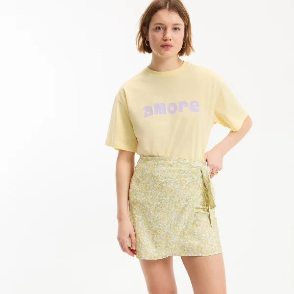 Κοντομάνικο t-shirt με μήνυμα και στρογγυλή λαιμόκοψη