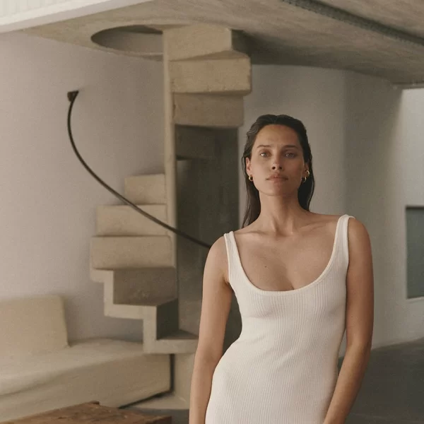 Muuv. Φόρεμα MUUV. Fendu