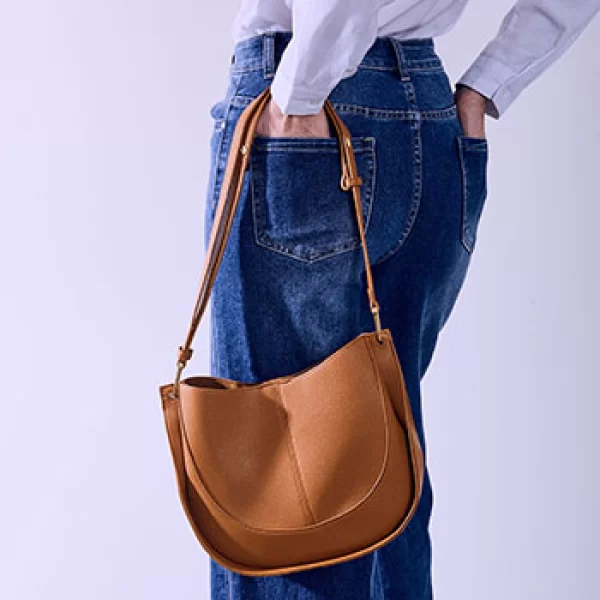 Τσάντα δερματίνης με διακοσμητικές ραφές SQ1019.A231+2