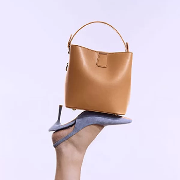 Τσάντα χειρός με μεταλλικές λεπτομέρειες SQ1019.A871+1