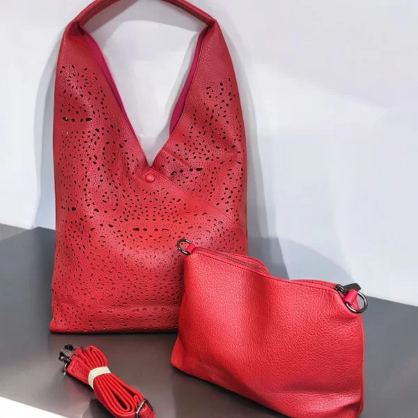 PAOLO BAGS ΓΥΝΑΙΚΕΙΑ ΤΣΑΝΤΑ ΩΜΟΥ ΚΟΚΚΙΝΟ ΜΕ ΜΙΚΡΑ ΔΙΑΤΡΗΤΑ ΣΧΕΔΙΑ ΚΑΙ ΚΟΥΜΠΩΜΑ ΜΕ ΔΩΡΟ ΦΑΚΕΛΟ ΚΟΚΚΙΝΟ ΜΕ ΑΠΟΣΠΩΜΕΝΟ ΛΟΥΡΑΚΙ