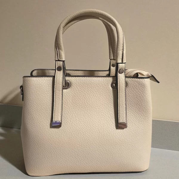 LINDA ΤΣΑΝΤΑ ΧΕΙΡΟΣ ΣΕ ΖΑΧΑΡΗ ΑΠΟΧΡΩΣΗ ΜΕ ΑΠΟΣΠΩΜΕΝΟ ΛΟΥΡΑΚΙ