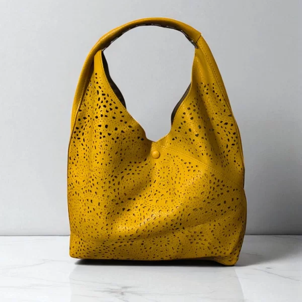 DREAM RIVER ΓΥΝΑΙΚΕΙΑ ΤΣΑΝΤΑ ΩΜΟΥ ΜΟΥΣΤΑΡΔΙ ΜΕ ΜΙΚΡΑ ΔΙΑΤΡΗΤΑ ΣΧΕΔΙΑ ΚΑΙ ΚΟΥΜΠΩΜΑ ΜΕ ΔΩΡΟ ΦΑΚΕΛΟ ΜΕ ΑΠΟΣΠΩΜΕΝΟ ΛΟΥΡΑΚΙ