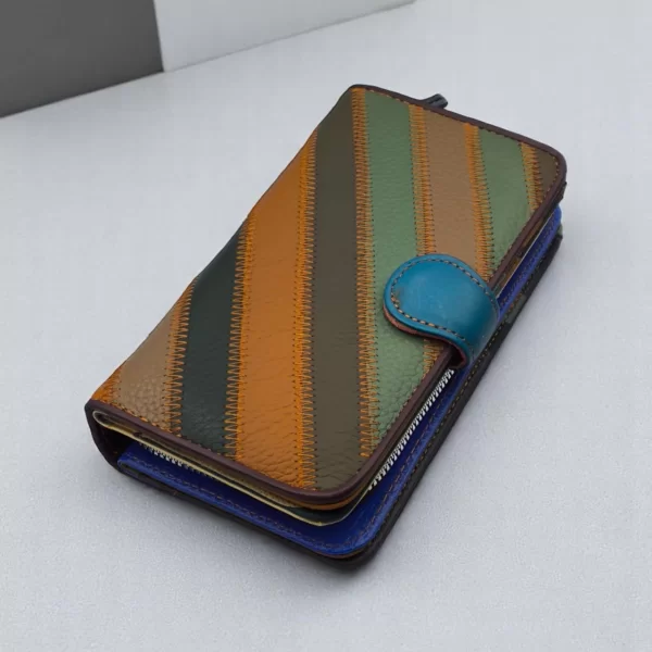 FLACCO ROMA ΓΥΝΑΙΚΕΙΟ ΔΕΡΜΑΤΙΝΟ ΠΟΡΤΟΦΟΛΙ ΜΠΛΕ ΚΑΙ ΠΟΛΥΧΡΩΜΟ ΜΕ ΦΕΡΜΟΥΑΡ ΚΑΙ ΚΟΥΜΠΩΜΑ