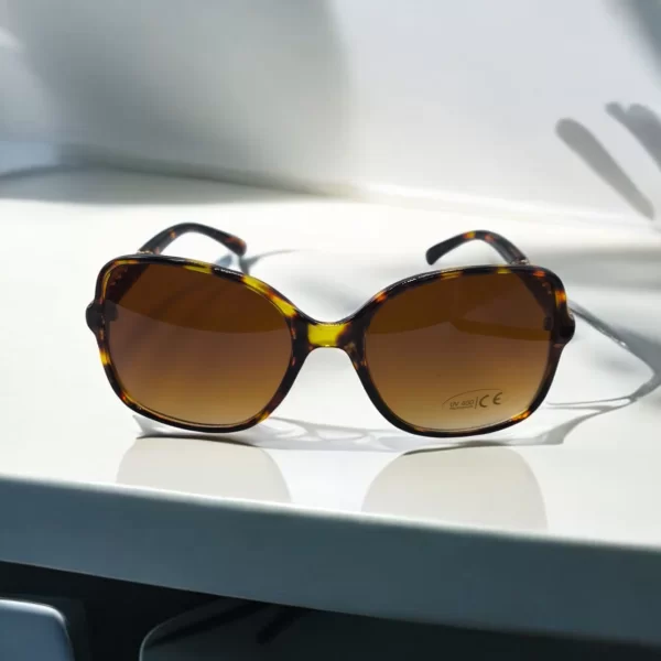 DASOON VISION ΓΥΑΛΙΑ ΗΛΙΟΥ ΣΤΥΛ RECTANGULAR ΚΑΦΕ ΤΙΓΡΕ ΚΑΙ ΧΡΥΣΗ ΑΛΥΣΙΔΑ ΣΤΟΥΣ ΒΡΑΧΙΟΝΕΣ ΜΕ ΚΑΦΕ ΦΑΚΟ