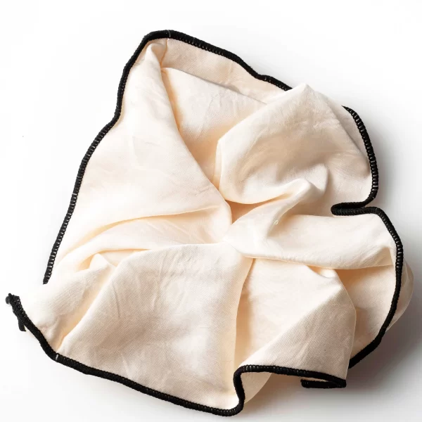 Anna Raxevsky ΛΕΥΚΟ SCRUNCHIE ΜΕ ΜΑΥΡΟ ΡΕΛΙ