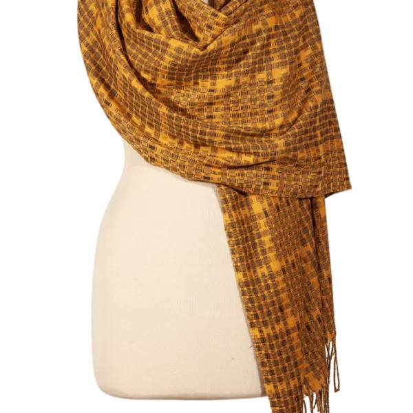 Anna Raxevsky ΕΜΠΡΙΜΕ ΜΟΥΣΤΑΡΔΙ ΚΑΣΚΟΛ ΜΕ ΜΑΥΡΑ ΣΧΕΔΙΑ