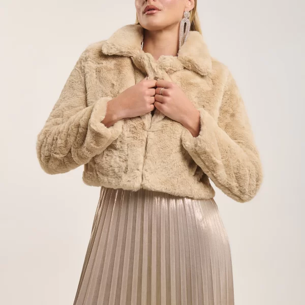  Κοντό Faux Fur Jacket Με Γιακά & Κόπιτσες