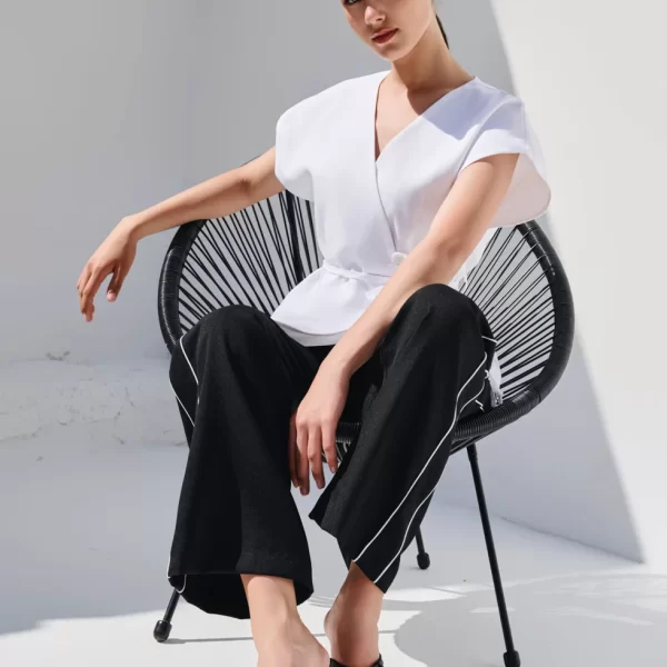 Ψηλόμεσο παντελόνι με ρέλι και ελαστική μέση