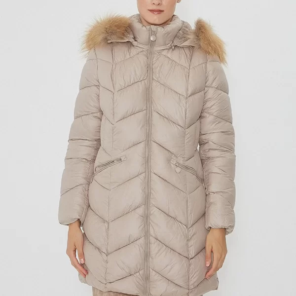 DESIREE Μπέζ μακρύ φουσκωτό και γυαλιστερό μπουφάν με αποσπώμενη κουκούλα και γούνα